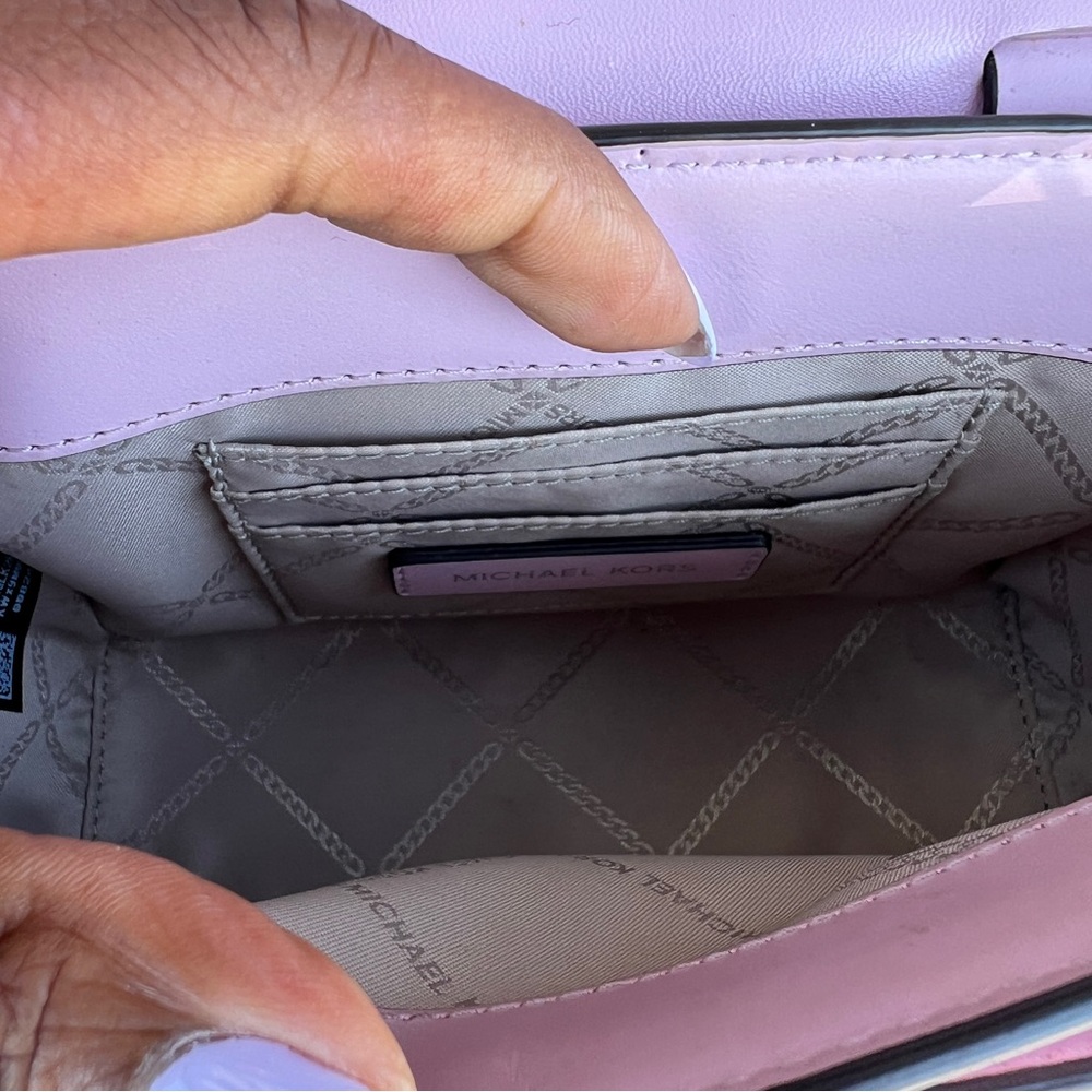 Michael Kors Manhattan Leather Pale Lilac/Silver Crossbody New W/O tags - Picture 13 of 14